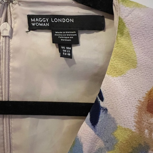 Maggy London Flutter Sleeve MIDI Dress - Picture 6 of 6